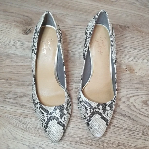 Crown Vintage Snake Skin Closed Toe Heels - Picture 6 of 9
